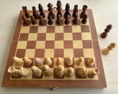 Juego de ajedrez magnético, de madera, plegable - miniatura 1