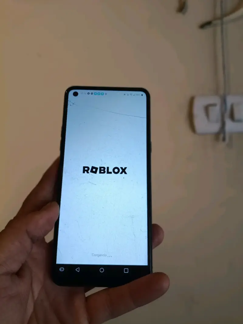Smartphone LG con detalle min - 1