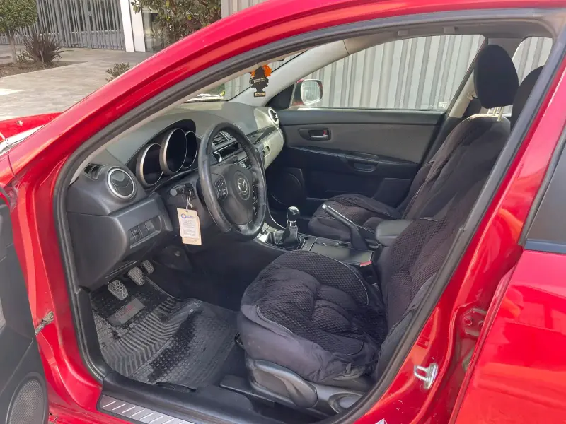 Mazda 3 Sedán Rojo año 2006 en Buen Estado - 5