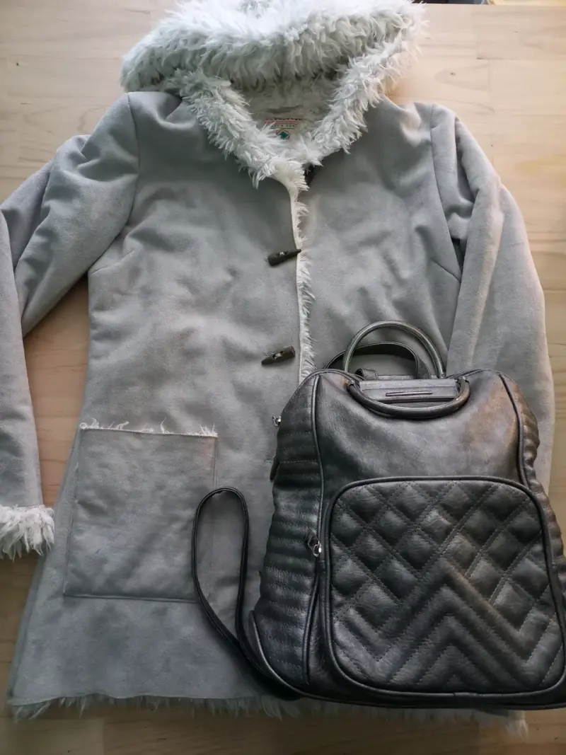 Pack Abrigo y cartera, bellos - 1