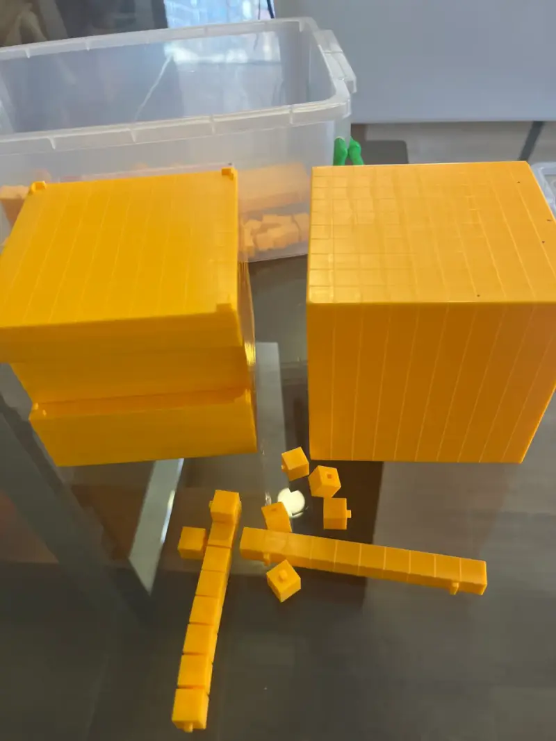 Bloques de construcción matemáticas amarillos en c - 2