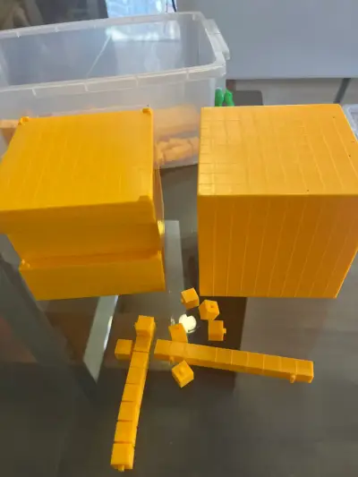 Bloques de construcción matemáticas amarillos en c - miniatura 2