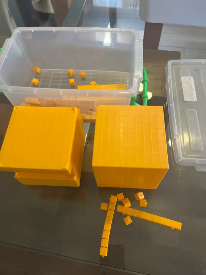 Bloques de construcción matemáticas amarillos en c - 3