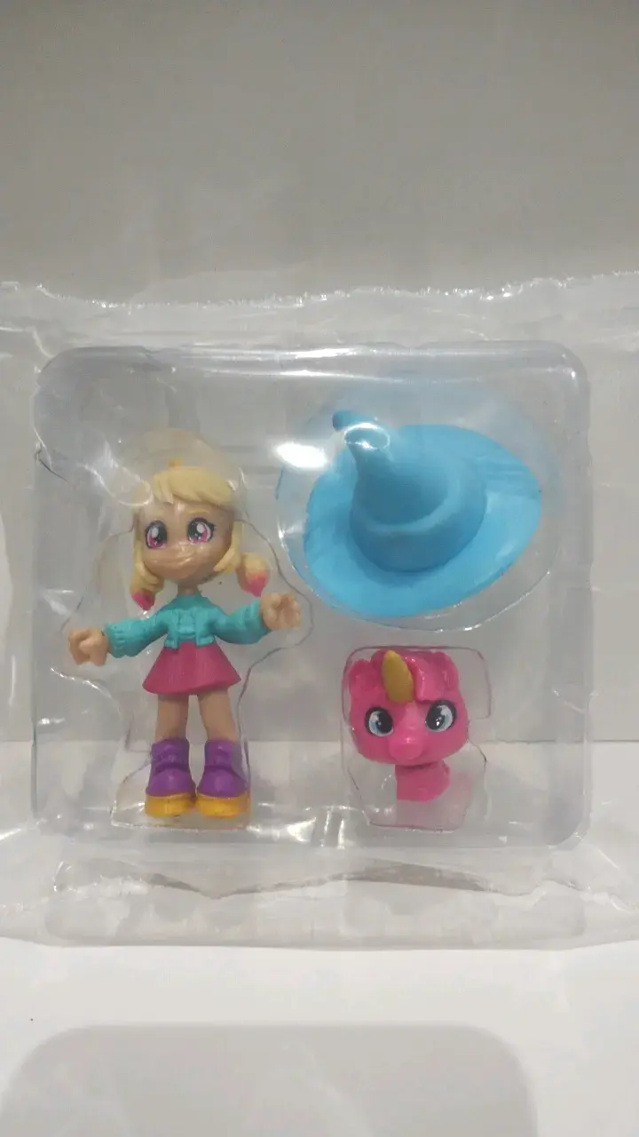 Muñeca con Sombrero y Unicornio - 1