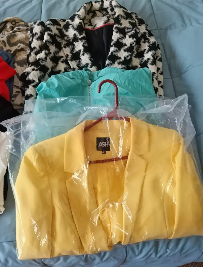 LOTE DE ROPA ITALIANA/ 19 PRENDAS - 1