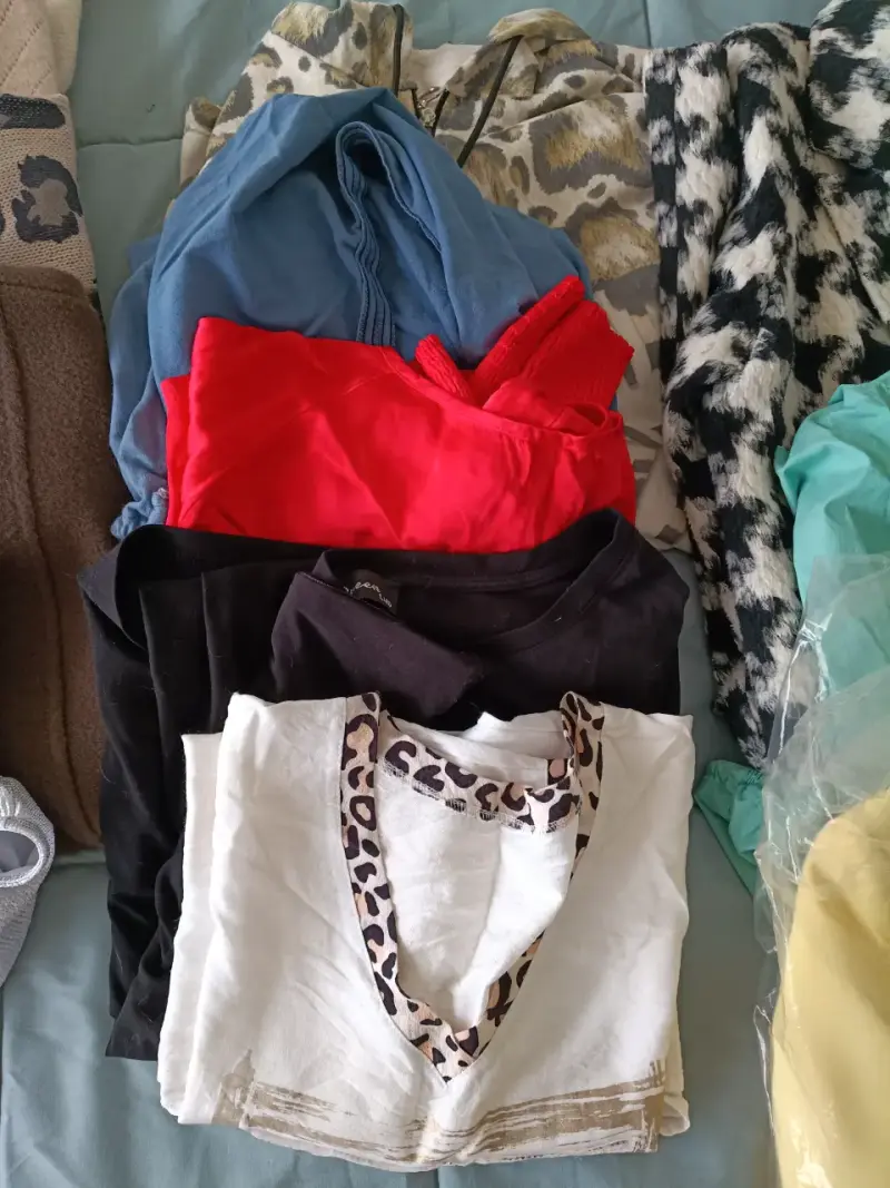 LOTE DE ROPA ITALIANA/ 19 PRENDAS - 3