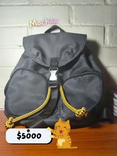 Mochila negra con cordones amarillos - miniatura 1