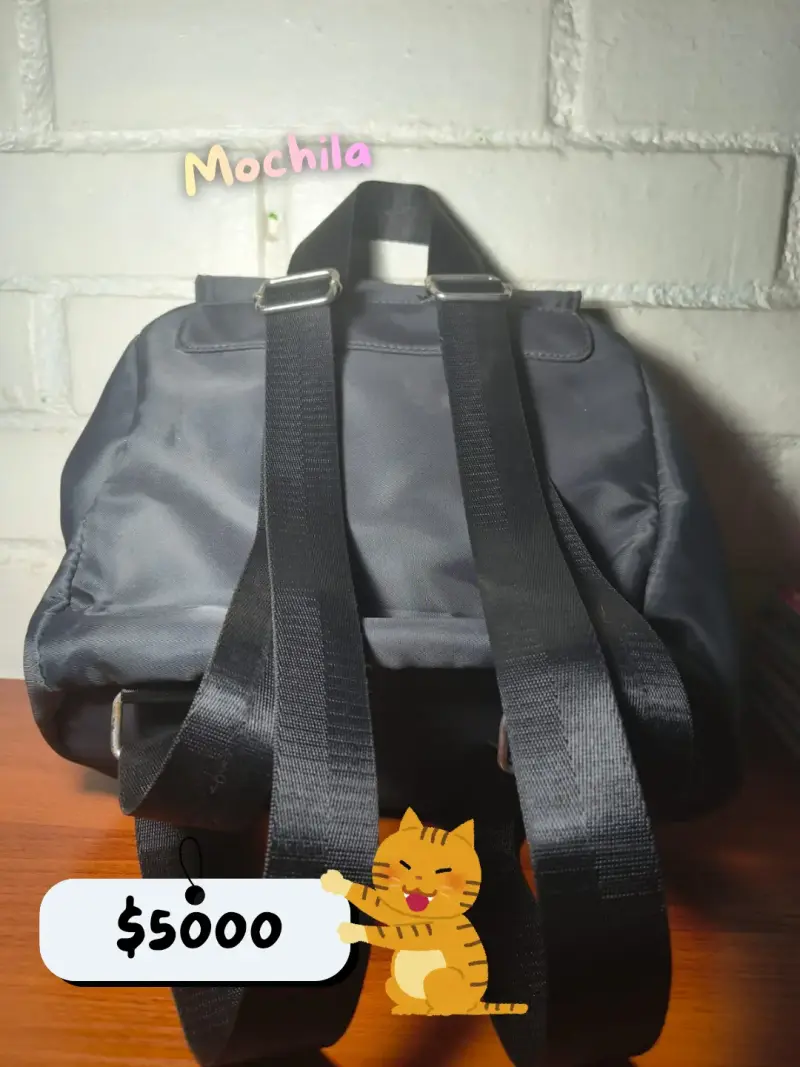 Mochila negra con cordones amarillos - 2