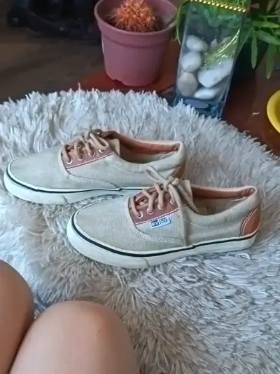 Zapatillas casuales beige con detalles marrones - miniatura 1