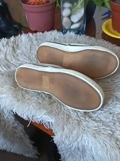 Zapatillas casuales beige con detalles marrones - miniatura 3