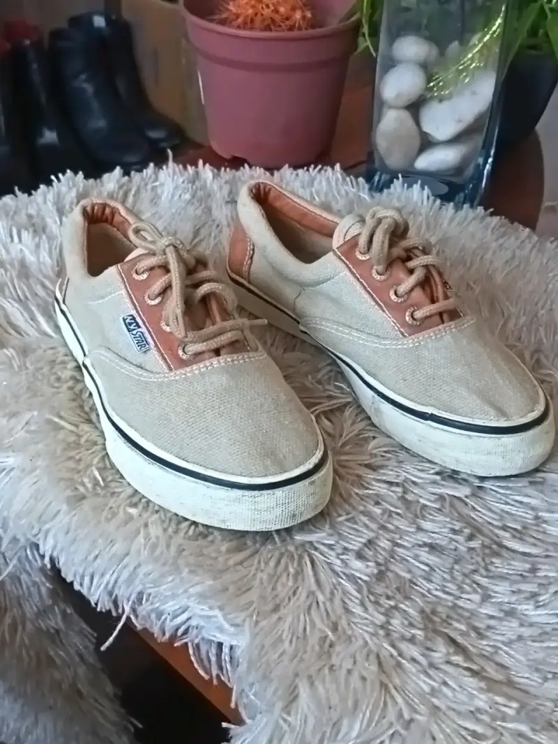 Zapatillas casuales beige con detalles marrones - 4