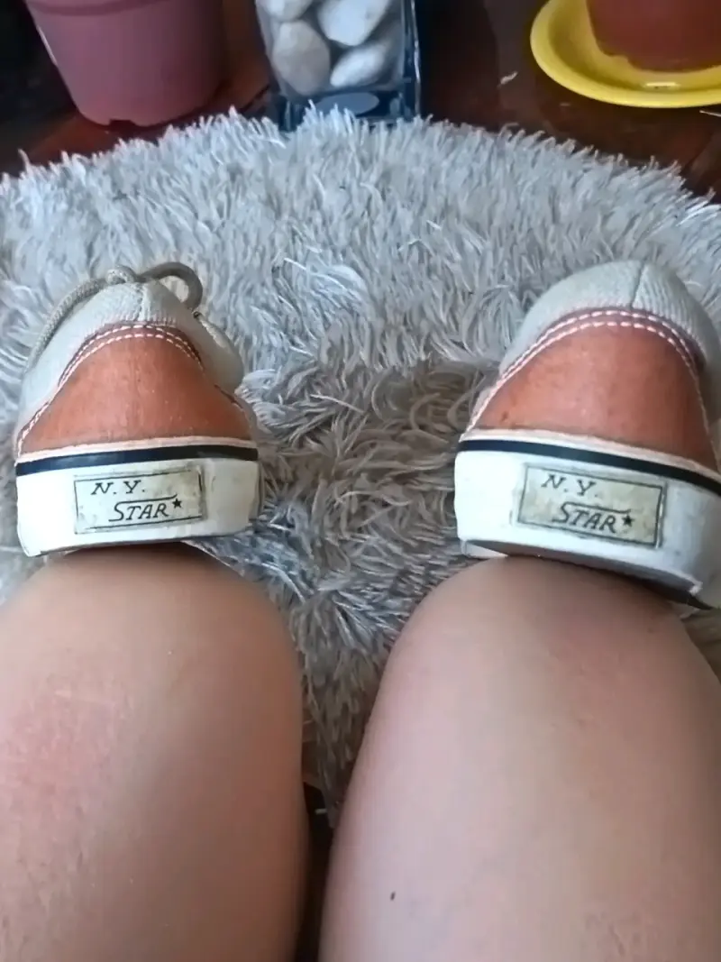 Zapatillas casuales beige con detalles marrones - 5