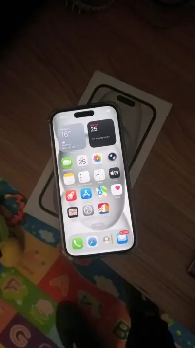 iPhone 15 en excelente estado - miniatura 1