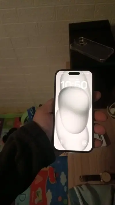 iPhone 15 en excelente estado - miniatura 2