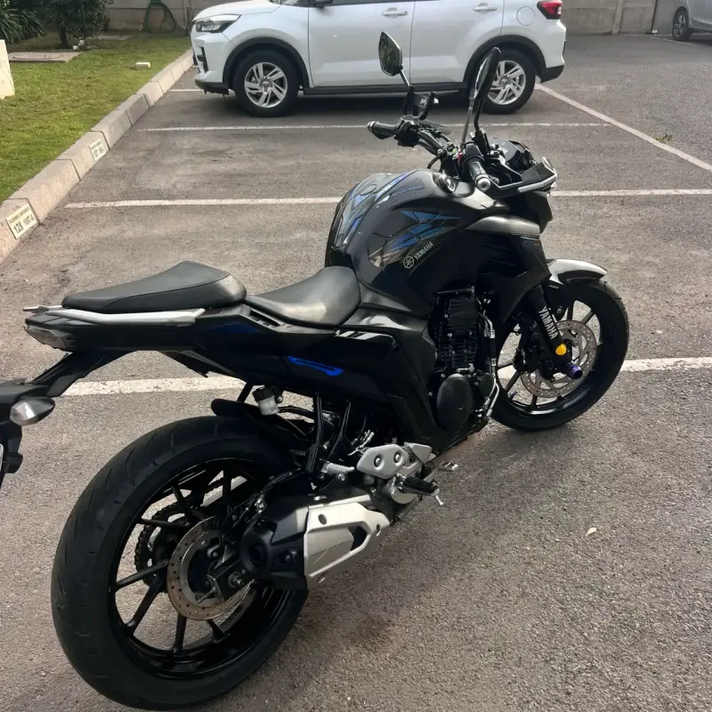 Moto Yamaha FZ25 2024 en excelente estado - 3