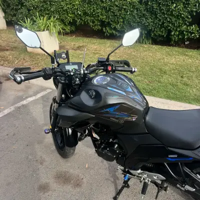 Moto Yamaha FZ25 2024 en excelente estado - miniatura 4