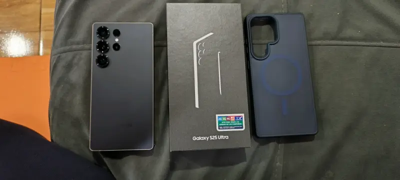 Samsung Galaxy S25 Ultra con S Pen y caja - 2