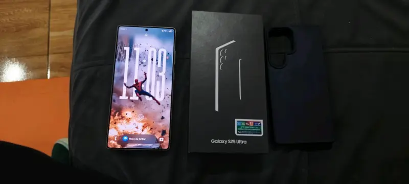 Samsung Galaxy S25 Ultra con S Pen y caja - 3