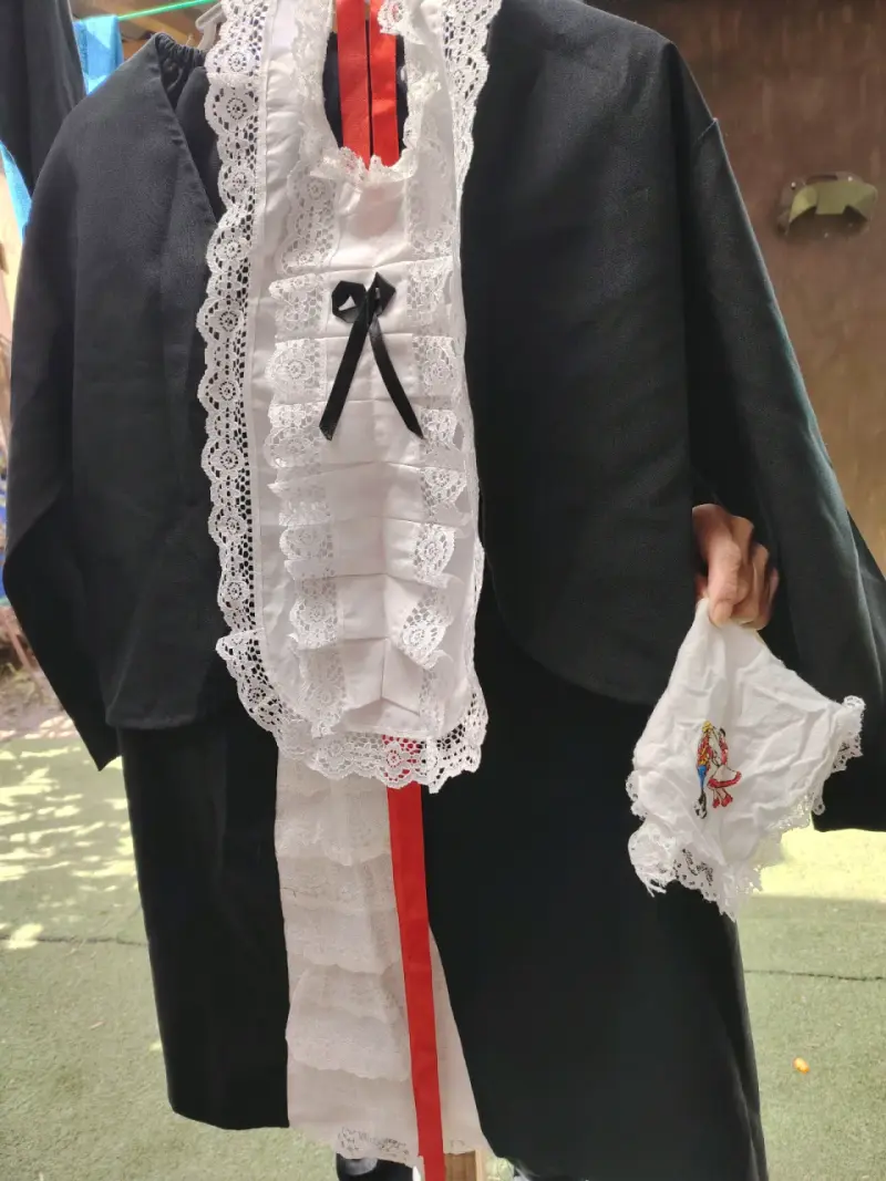 Traje típico chileno con encaje y pañuelo Talla 14