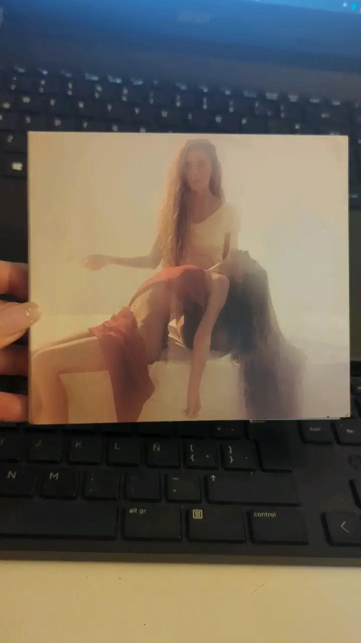 CD de música 'Montruo' de artista Cami - 1