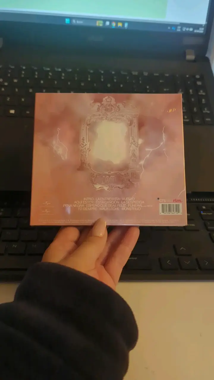 Álbum de música en CD de la artista Camí - 2