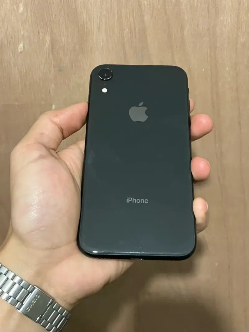 iPhone XR negro en buen estado - 3