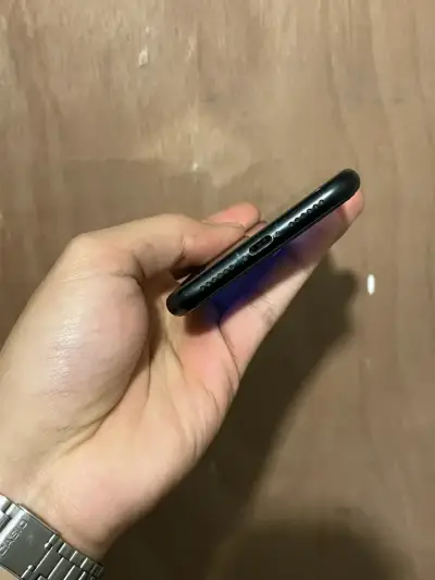 iPhone XR negro en buen estado - miniatura 5