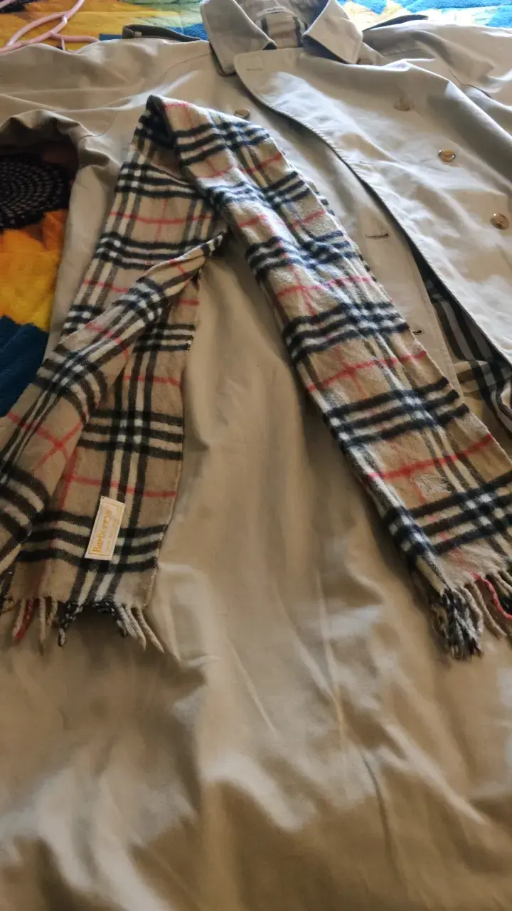 Abrigo clásico beige Burberrys con forro a cuadros - 6