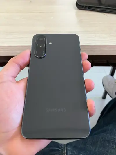 Samsung Galaxy A36 5G en buen estado - miniatura 4