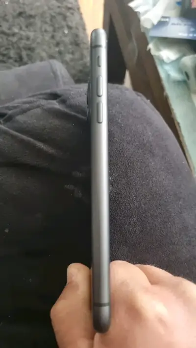 iPhone bloqueado para piezas o reparación - miniatura 3