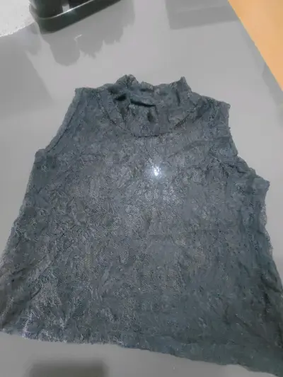 Blusa sin mangas de encaje negro - miniatura 1
