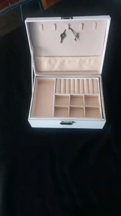 Caja organizadora de joyas con cerradura - miniatura 2