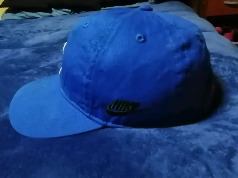 Gorra azul Nike para niños con logo bordado - 3