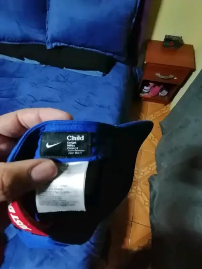 Gorra azul Nike para niños con logo bordado - miniatura 4