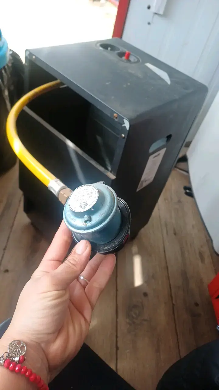 Estufa a gas Kalor con ruedas - 3