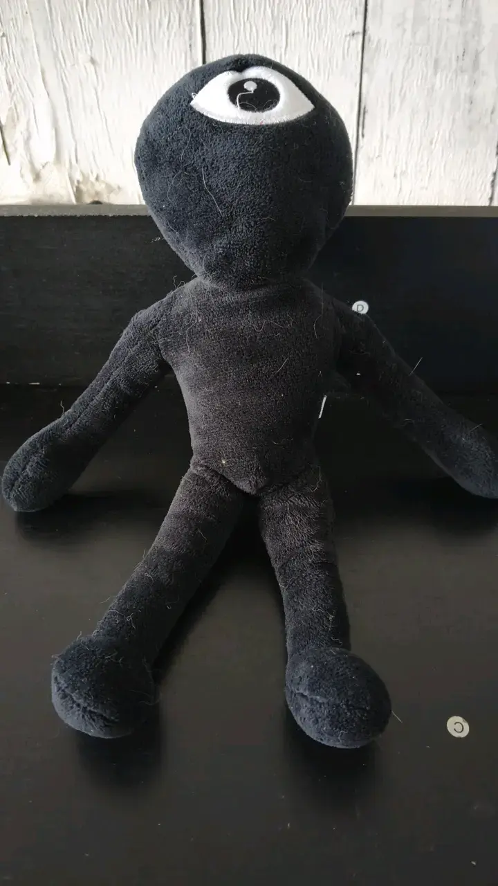 Peluche de superhéroe negro con detalles coloridos - 4