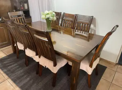 Mesa de comedor de madera con 8 sillas - miniatura 1