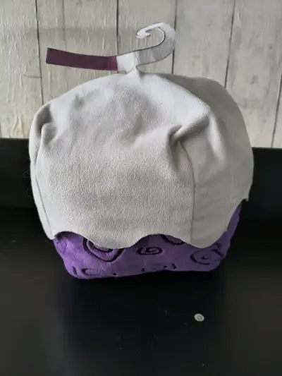 Fruta  de peluche anime morado y blanco - miniatura 1