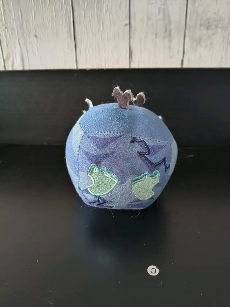 Mini fruta de peluche azul con diseño de dragón