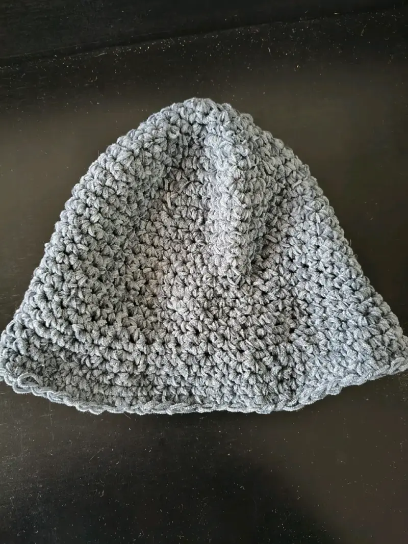 Gorro tejido a crochet gris unisex - 2