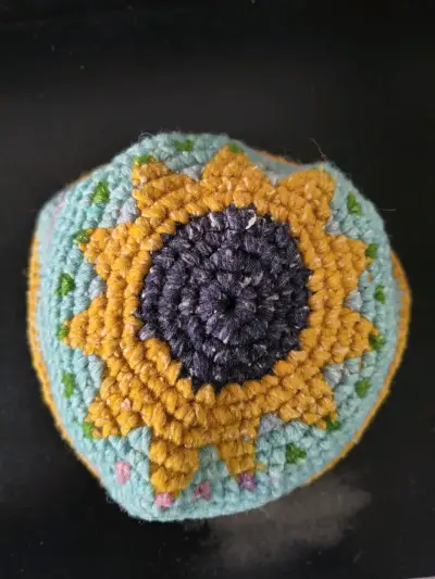 Sombrero tejido a crochet multicolor - miniatura 1