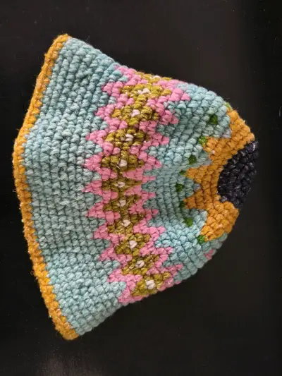 Sombrero tejido a crochet multicolor - miniatura 3