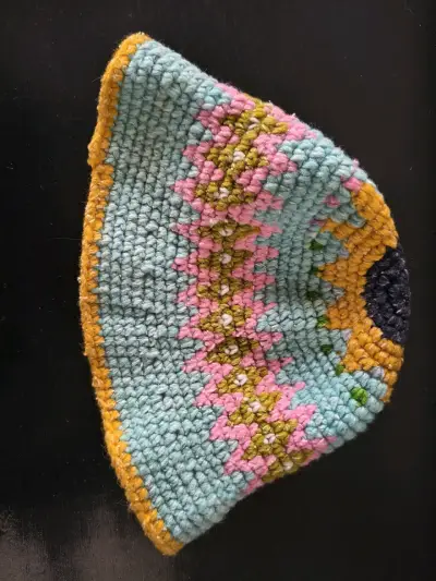 Sombrero tejido a crochet multicolor - miniatura 4