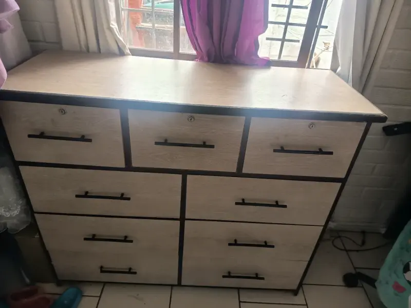 Cómoda de 9 cajones en buen estado - 3