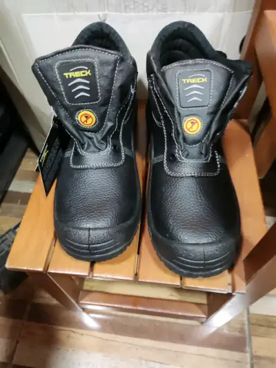 Botas de Seguridad Negras Treck con Punta de Acero - miniatura 1