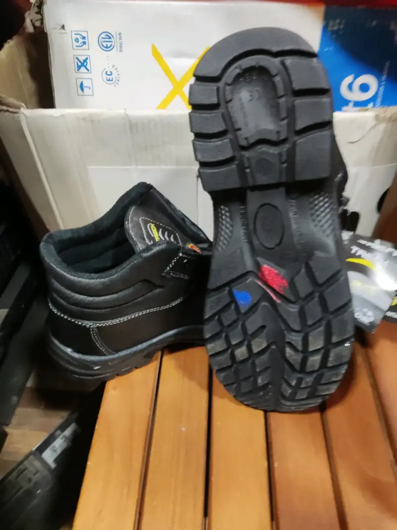 Botas de Seguridad Negras Treck con Punta de Acero - 4