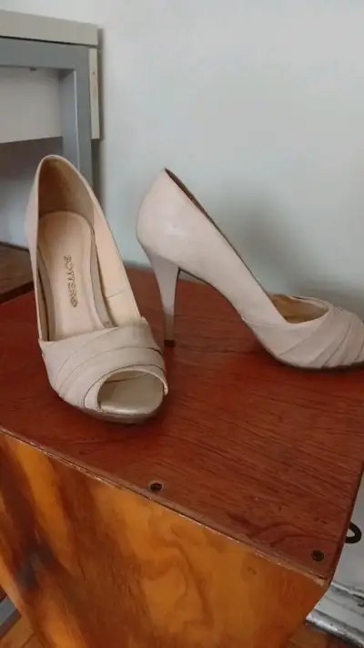 Zapatos de tacón beige Bottero elegantes - miniatura 1
