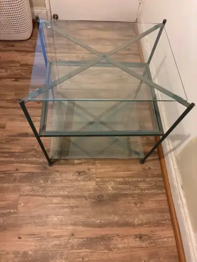 Mesa de vidrio con estructura metálica moderna - miniatura 1