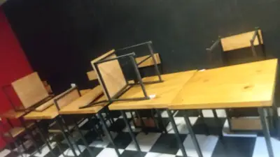 Conjunto de mesas y sillas para comedor o cafetería - miniatura 2