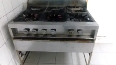Cocina industrial de acero inoxidable con 6 quemadores - miniatura 1